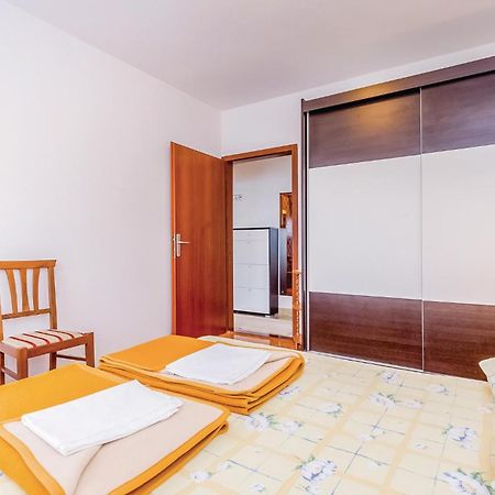 Stunning Apartment In Novi Vinodolski With Wifi Bagian luar foto