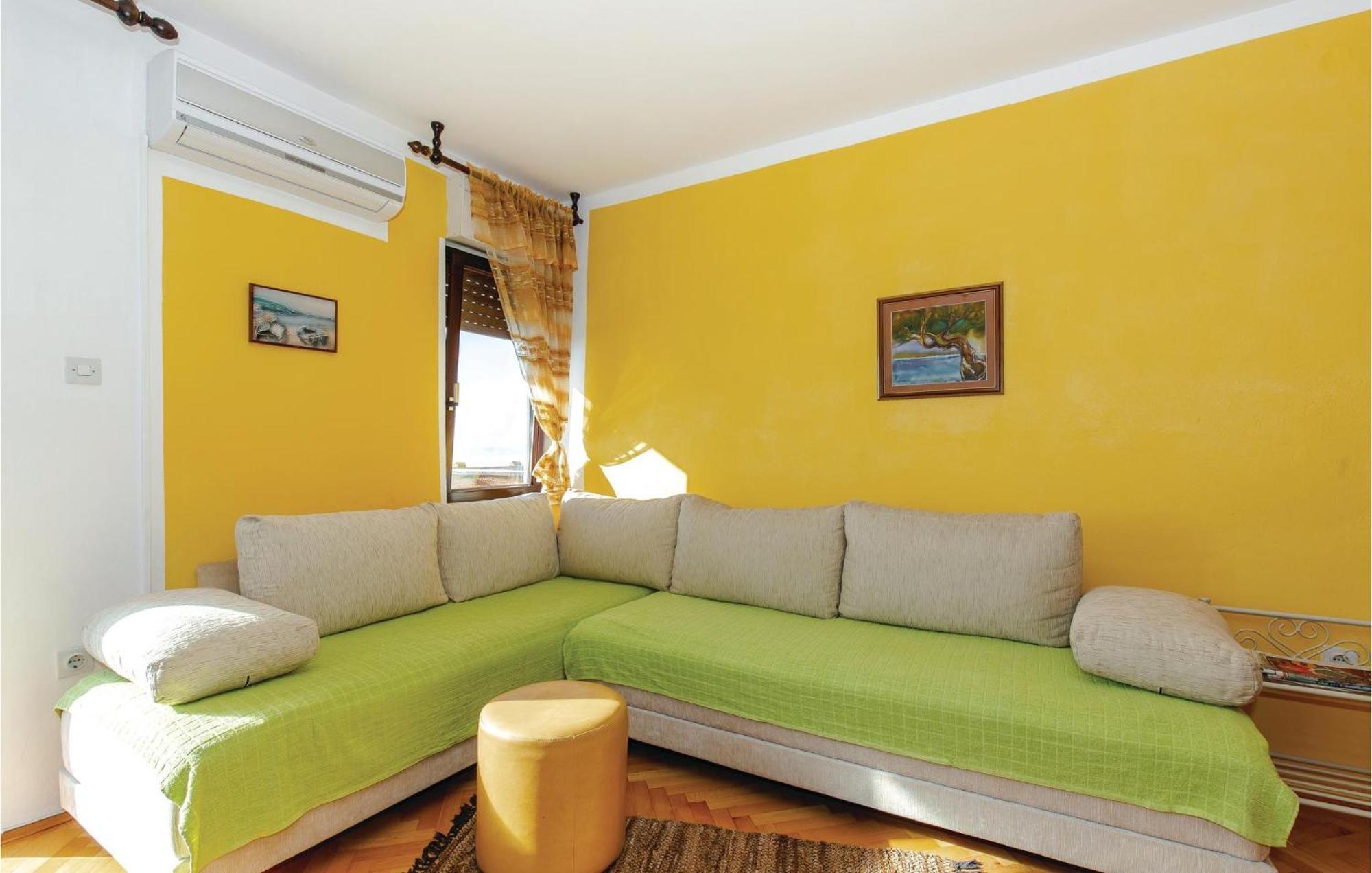Stunning Apartment In Novi Vinodolski With Wifi Bagian luar foto