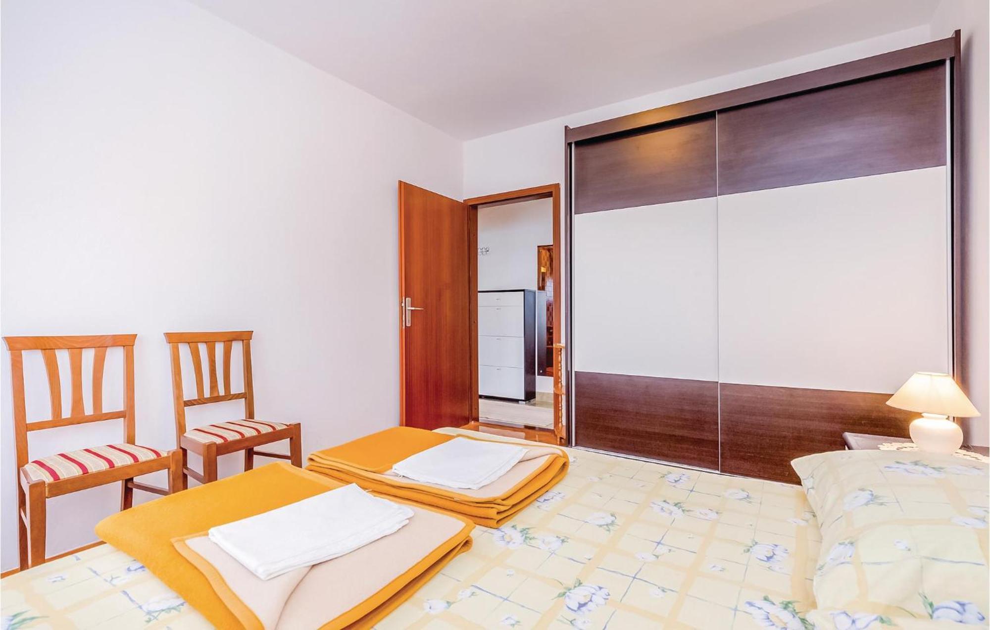 Stunning Apartment In Novi Vinodolski With Wifi Bagian luar foto