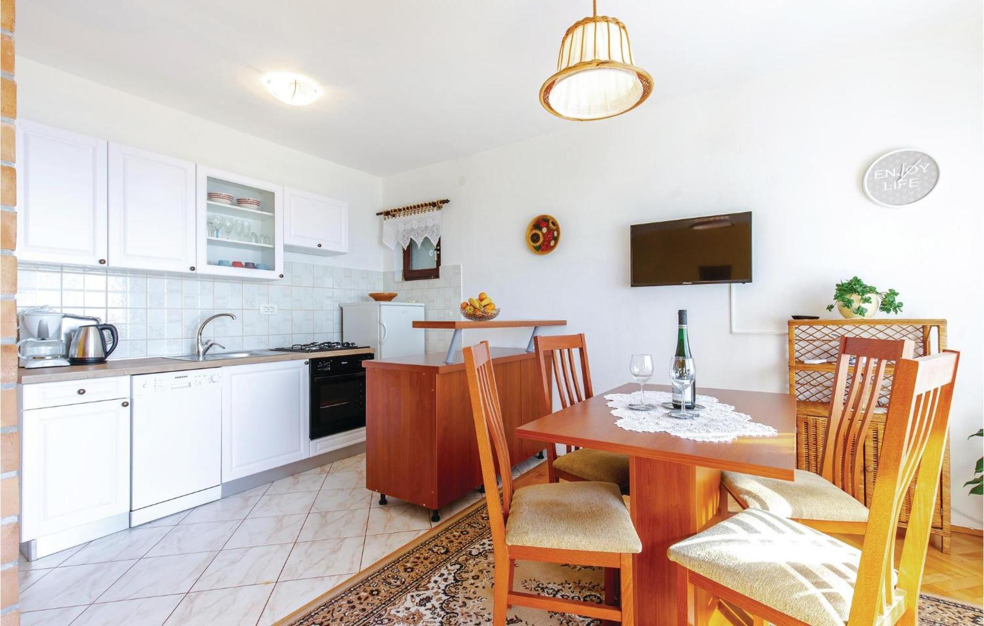 Stunning Apartment In Novi Vinodolski With Wifi Bagian luar foto