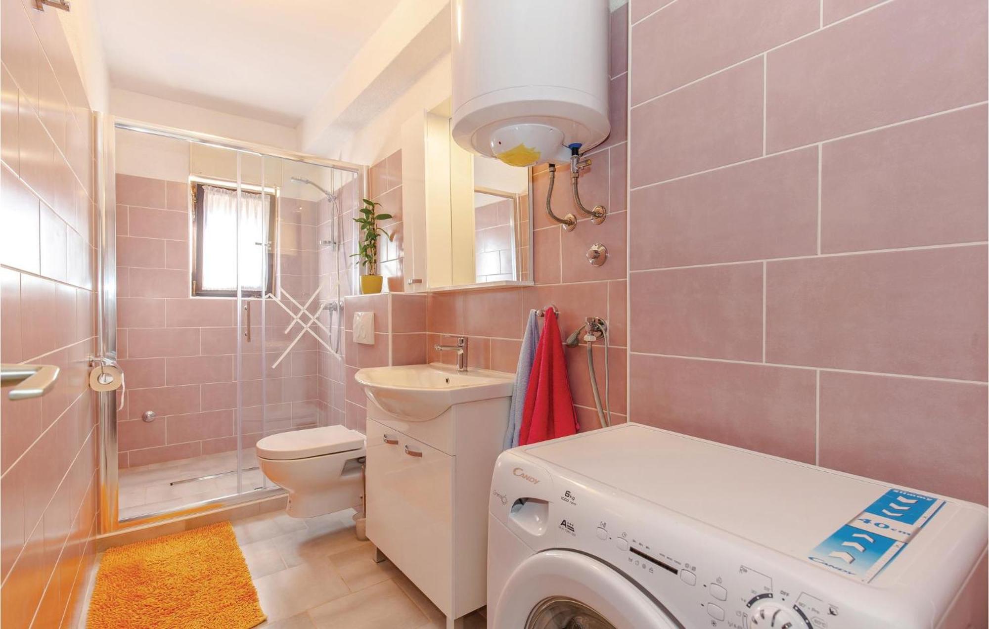 Stunning Apartment In Novi Vinodolski With Wifi Bagian luar foto