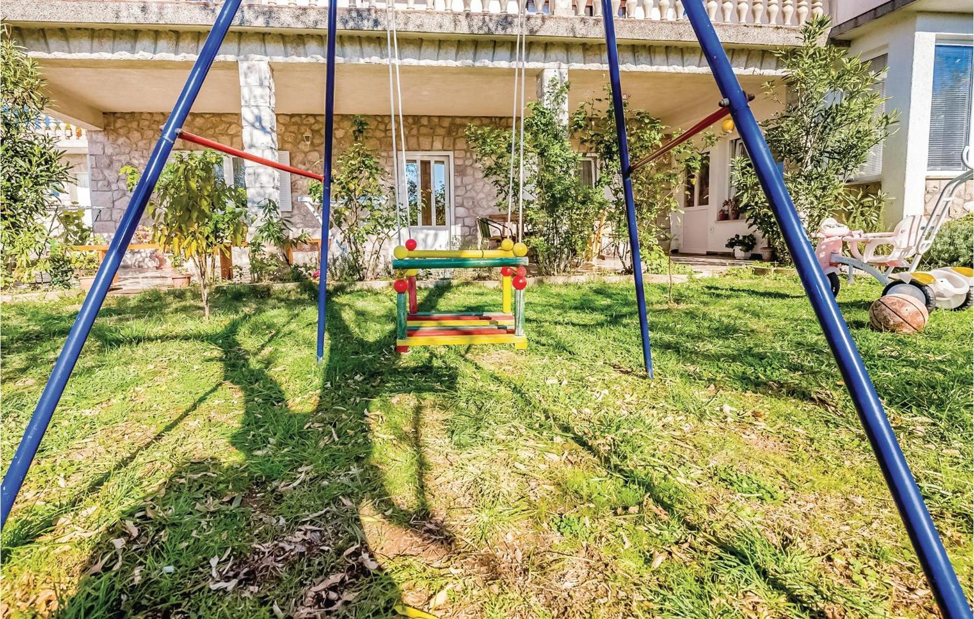 Stunning Apartment In Novi Vinodolski With Wifi Bagian luar foto