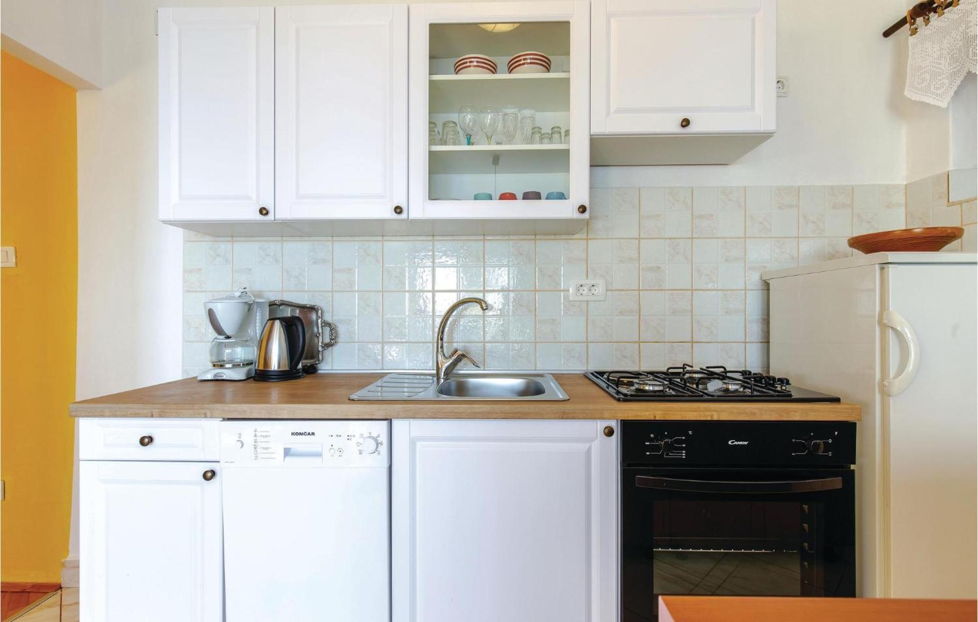 Stunning Apartment In Novi Vinodolski With Wifi Bagian luar foto
